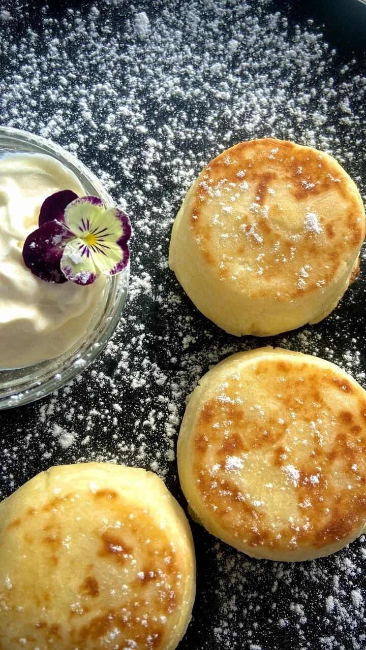 Сырники со сметаной в mozzarella на Весенней